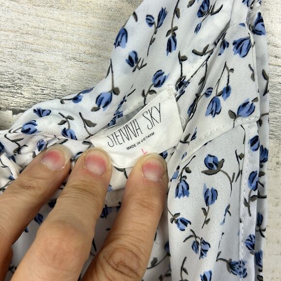 Sienna Sky Women’s L Blue White Floral Spaghetti Strap Cinch Blouse Lightweight - Picture 4 of 6